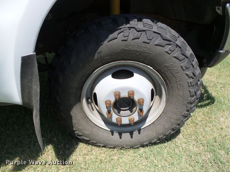 image for item DC5118 2001 Ford F350 Super Duty XLT pickup truck cab and chassis