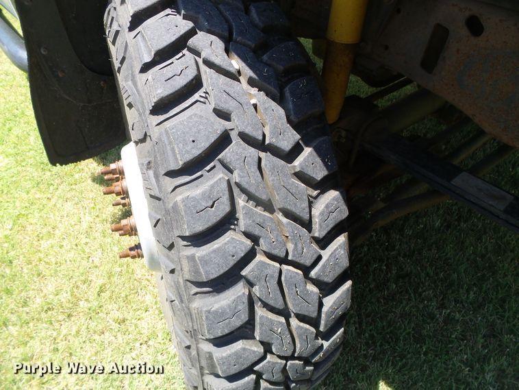 image for item DC5118 2001 Ford F350 Super Duty XLT pickup truck cab and chassis