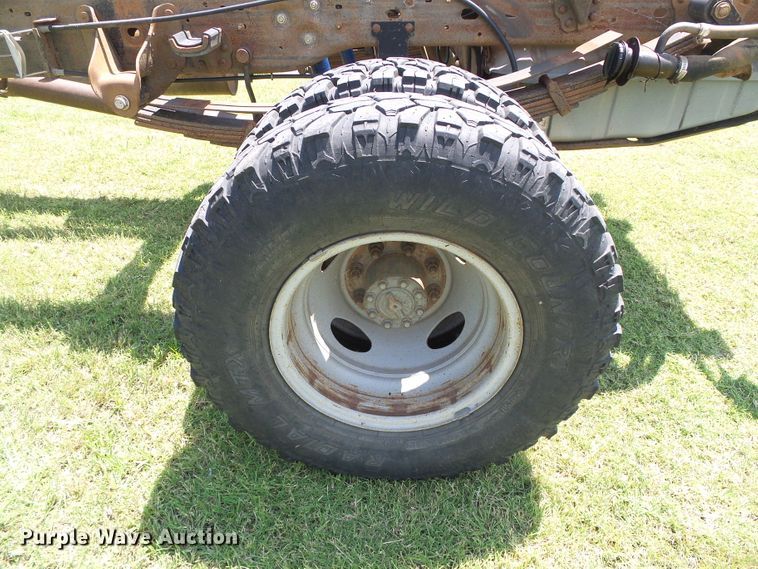 image for item DC5118 2001 Ford F350 Super Duty XLT pickup truck cab and chassis