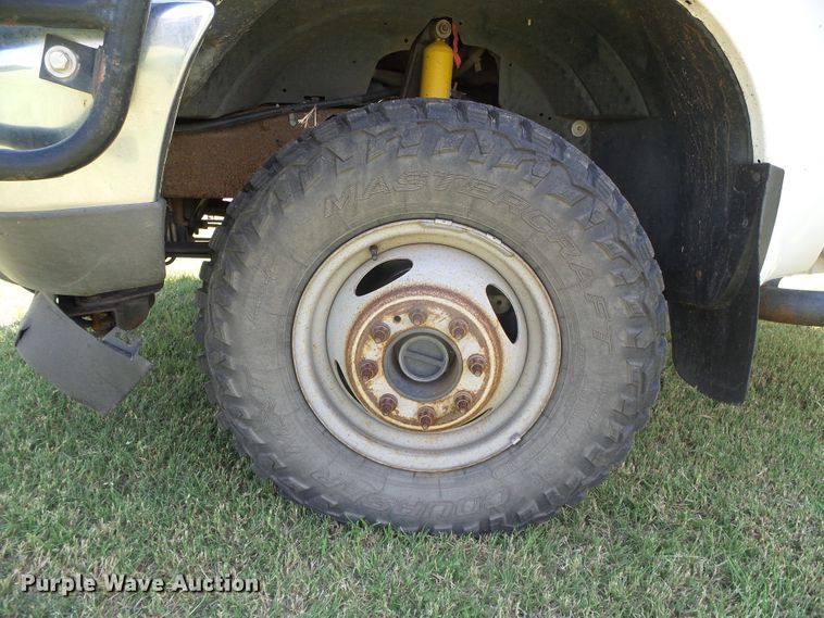 image for item DC5118 2001 Ford F350 Super Duty XLT pickup truck cab and chassis