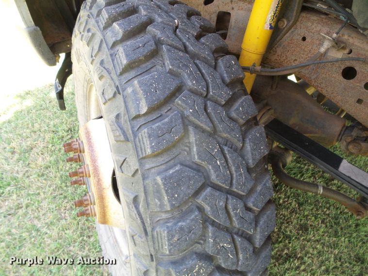 image for item DC5118 2001 Ford F350 Super Duty XLT pickup truck cab and chassis