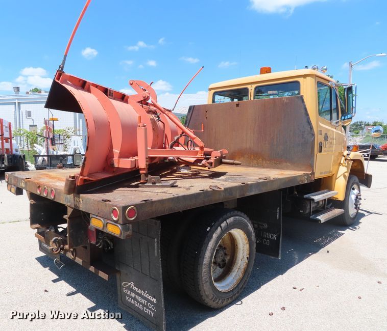 image for item DD6223 2001 Freightliner FL70 flatbed truck