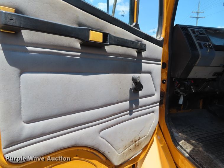 image for item DD6223 2001 Freightliner FL70 flatbed truck