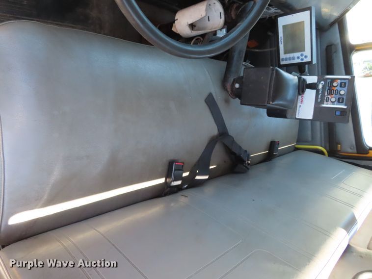 image for item DD6223 2001 Freightliner FL70 flatbed truck