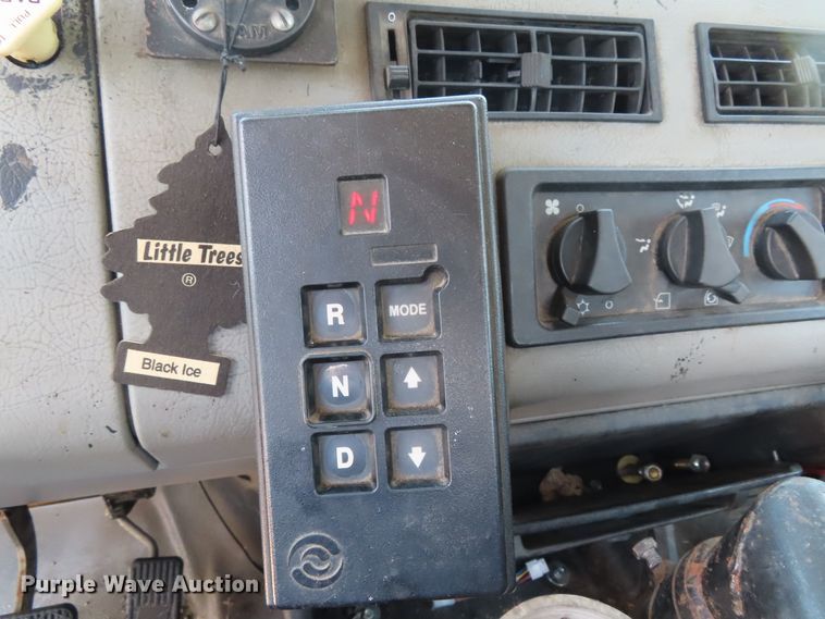 image for item DD6223 2001 Freightliner FL70 flatbed truck