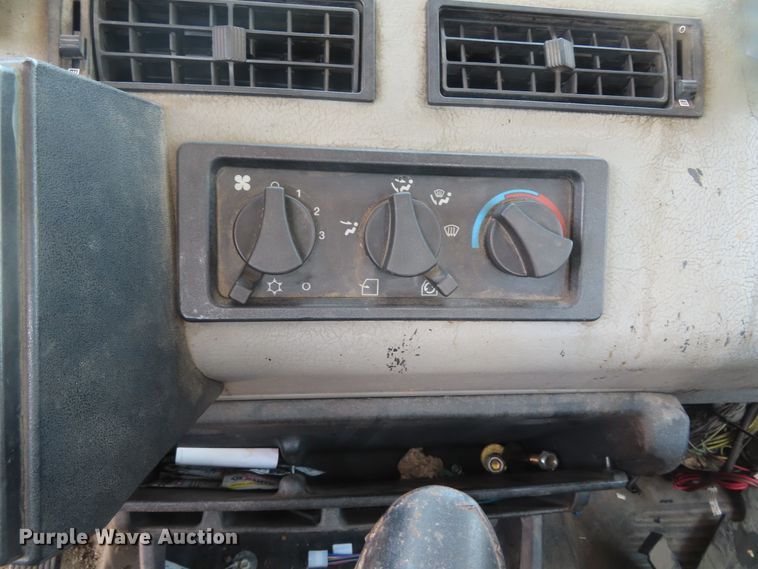 image for item DD6223 2001 Freightliner FL70 flatbed truck