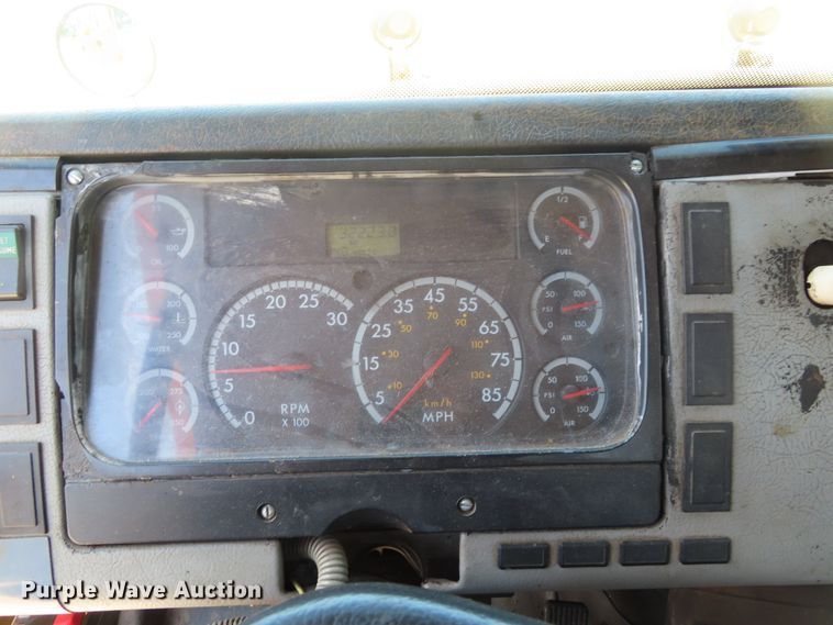 image for item DD6223 2001 Freightliner FL70 flatbed truck