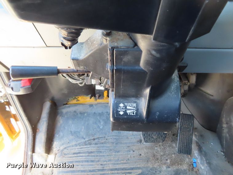 image for item DD6223 2001 Freightliner FL70 flatbed truck