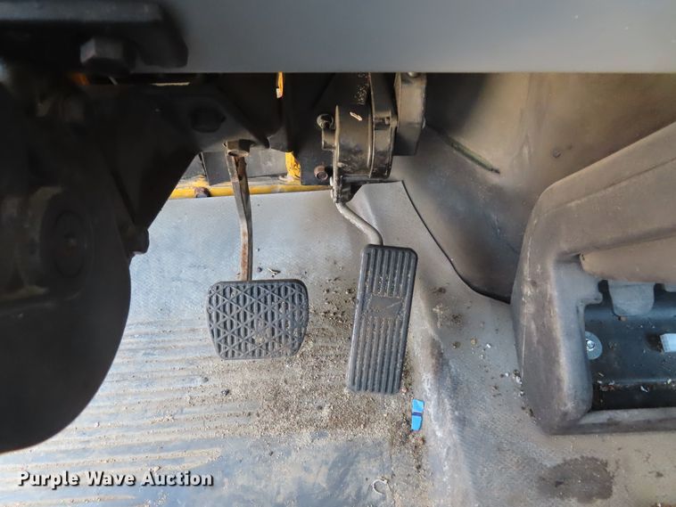 image for item DD6223 2001 Freightliner FL70 flatbed truck