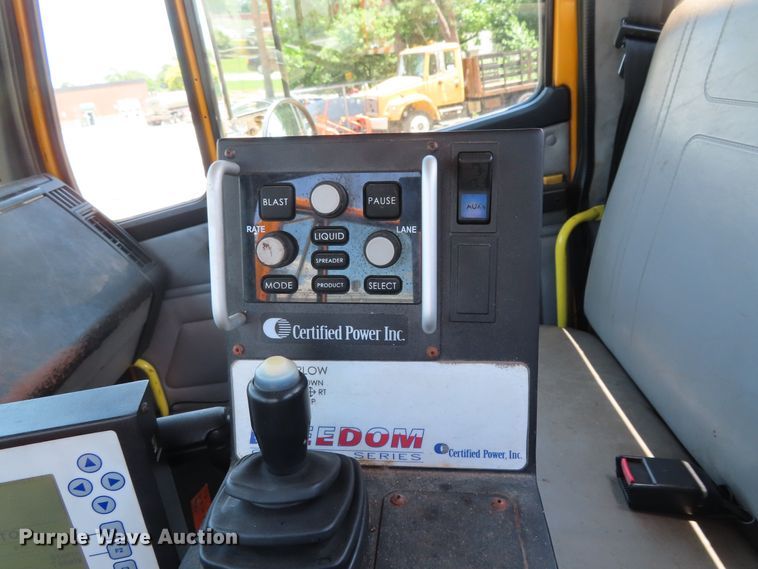 image for item DD6223 2001 Freightliner FL70 flatbed truck