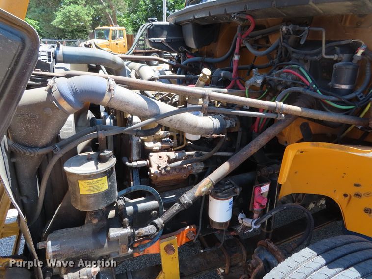 image for item DD6223 2001 Freightliner FL70 flatbed truck