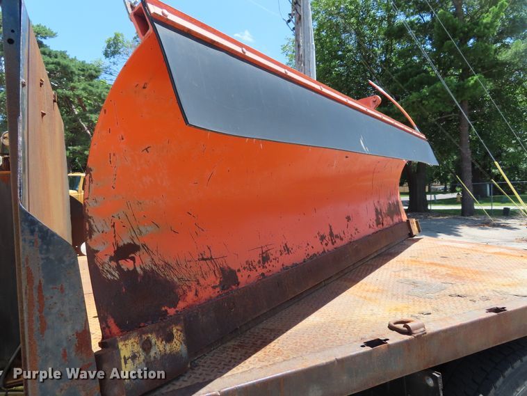 image for item DD6223 2001 Freightliner FL70 flatbed truck