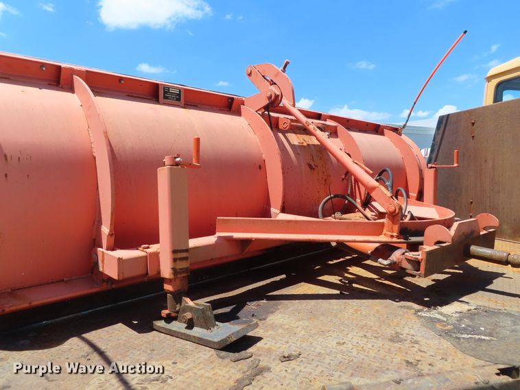 image for item DD6223 2001 Freightliner FL70 flatbed truck