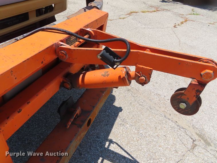 image for item DD6223 2001 Freightliner FL70 flatbed truck