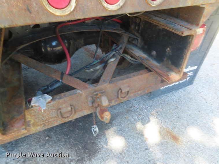 image for item DD6223 2001 Freightliner FL70 flatbed truck