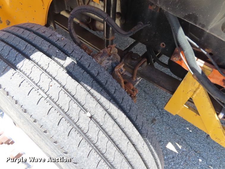 image for item DD6223 2001 Freightliner FL70 flatbed truck