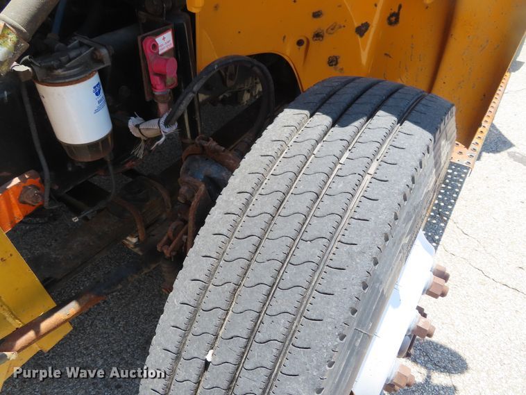 image for item DD6223 2001 Freightliner FL70 flatbed truck