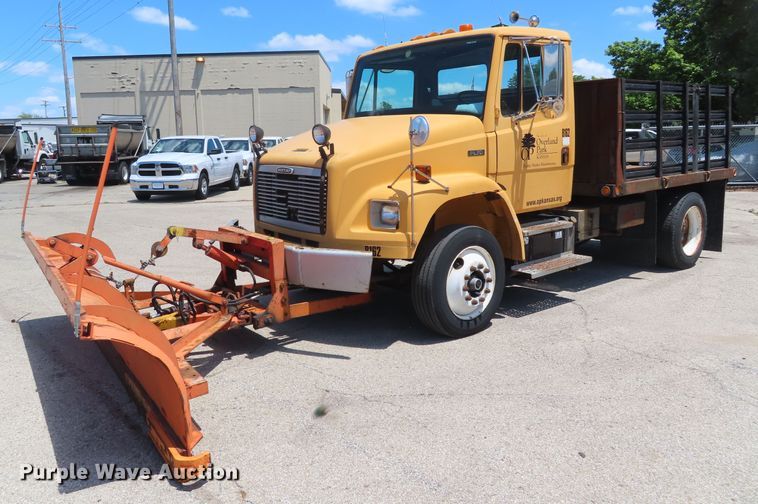 image for item DD6225 2001 Freightliner FL70 flatbed truck