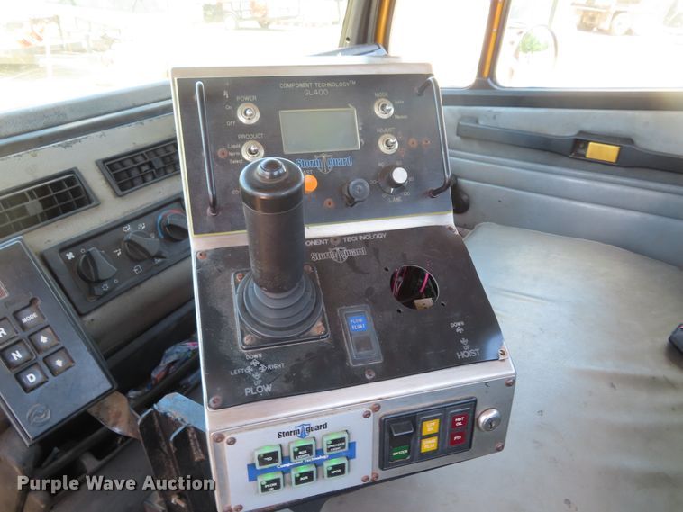 image for item DD6225 2001 Freightliner FL70 flatbed truck