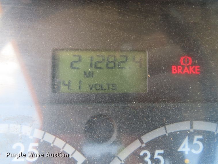 image for item DD6225 2001 Freightliner FL70 flatbed truck