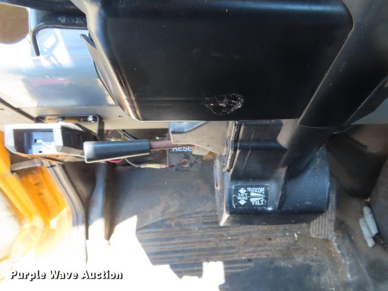 image for item DD6225 2001 Freightliner FL70 flatbed truck