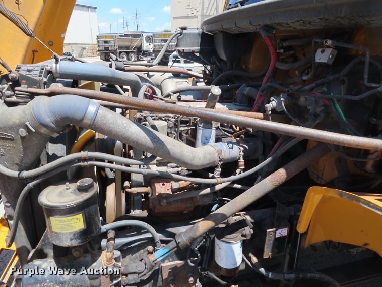 image for item DD6225 2001 Freightliner FL70 flatbed truck