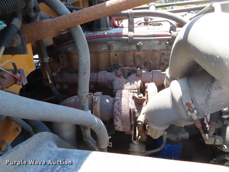 image for item DD6225 2001 Freightliner FL70 flatbed truck