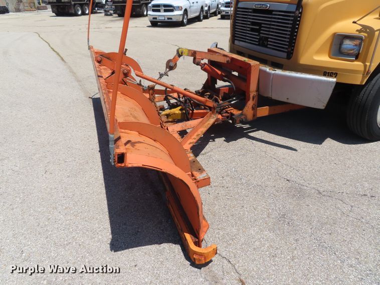 image for item DD6225 2001 Freightliner FL70 flatbed truck