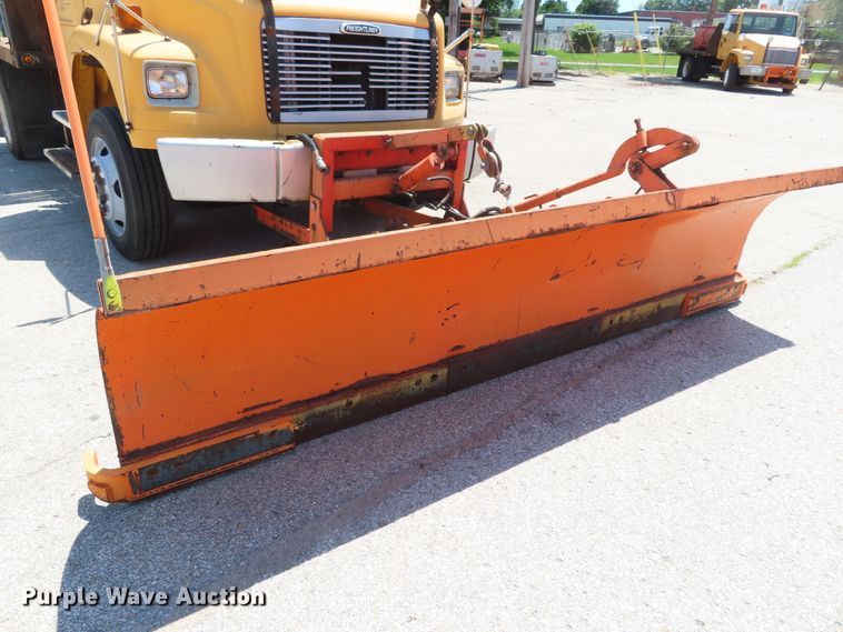 image for item DD6225 2001 Freightliner FL70 flatbed truck