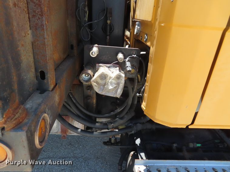 image for item DD6225 2001 Freightliner FL70 flatbed truck