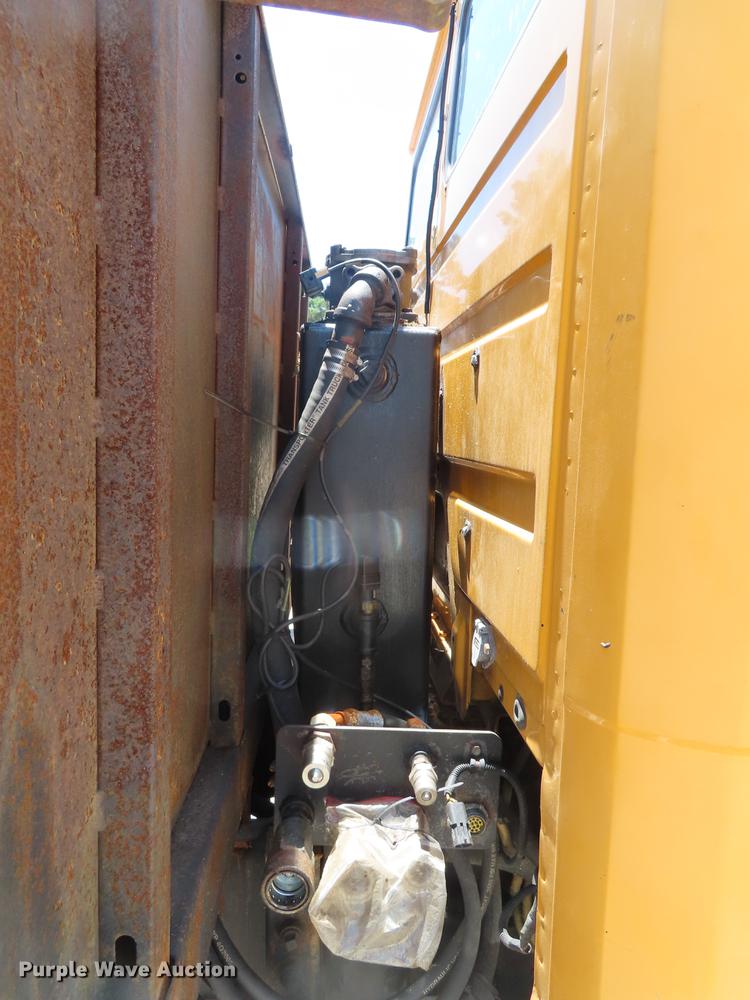 image for item DD6225 2001 Freightliner FL70 flatbed truck