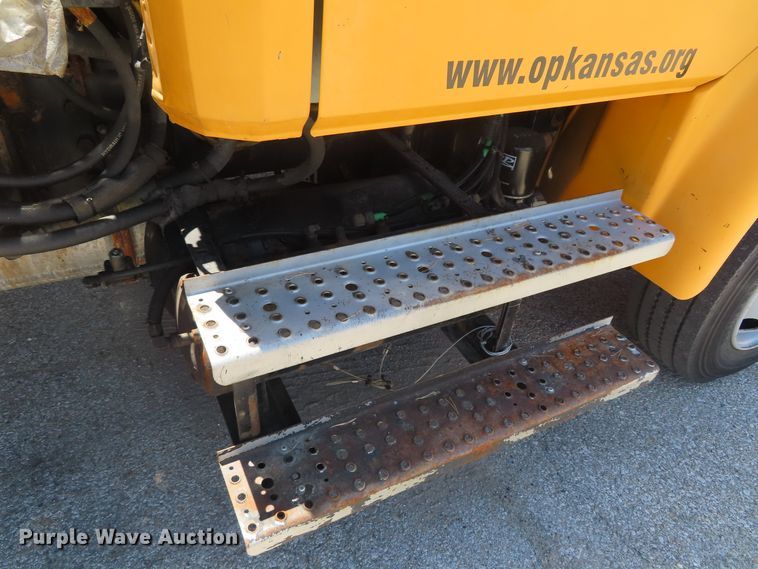 image for item DD6225 2001 Freightliner FL70 flatbed truck