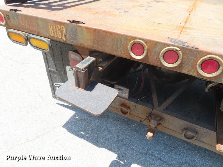 image for item DD6225 2001 Freightliner FL70 flatbed truck