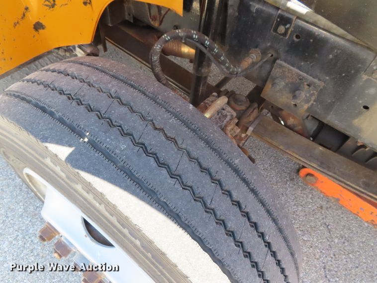 image for item DD6225 2001 Freightliner FL70 flatbed truck