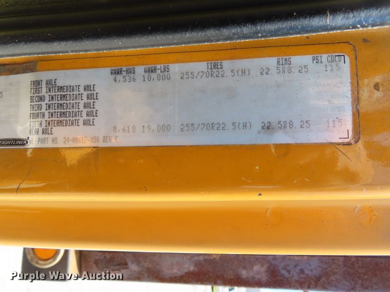 image for item DD6225 2001 Freightliner FL70 flatbed truck