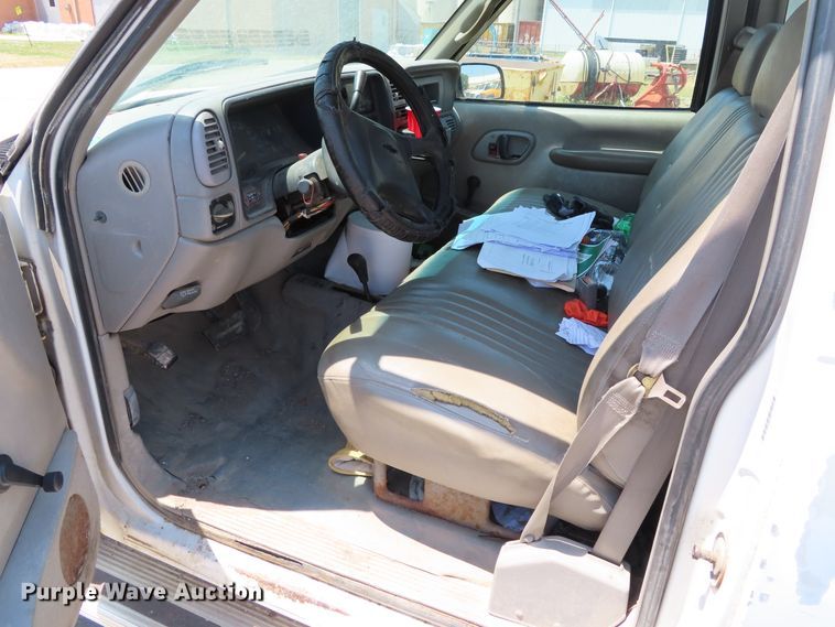 image for item DD6325 2000 Chevrolet K2500 utility bed pickup truck