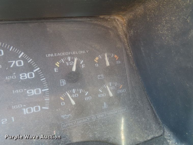 image for item DD6325 2000 Chevrolet K2500 utility bed pickup truck