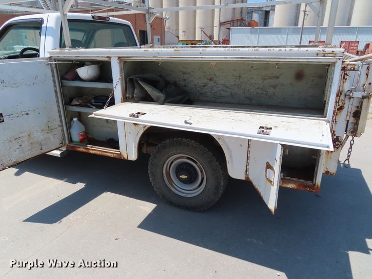 image for item DD6325 2000 Chevrolet K2500 utility bed pickup truck