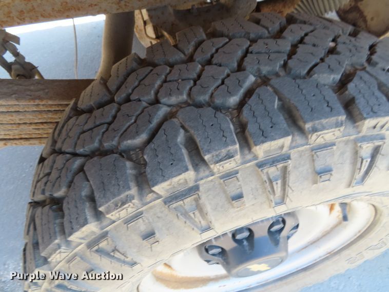 image for item DD6325 2000 Chevrolet K2500 utility bed pickup truck