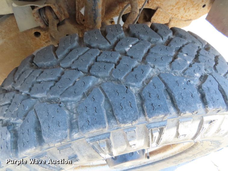 image for item DD6325 2000 Chevrolet K2500 utility bed pickup truck