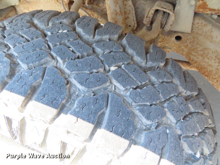 image for item DD6325 2000 Chevrolet K2500 utility bed pickup truck