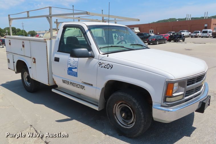 image for item DD6327 2000 Chevrolet C2500 utility bed pickup truck