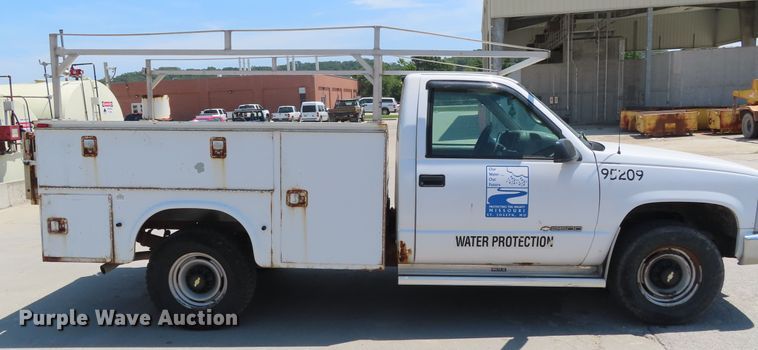 image for item DD6327 2000 Chevrolet C2500 utility bed pickup truck