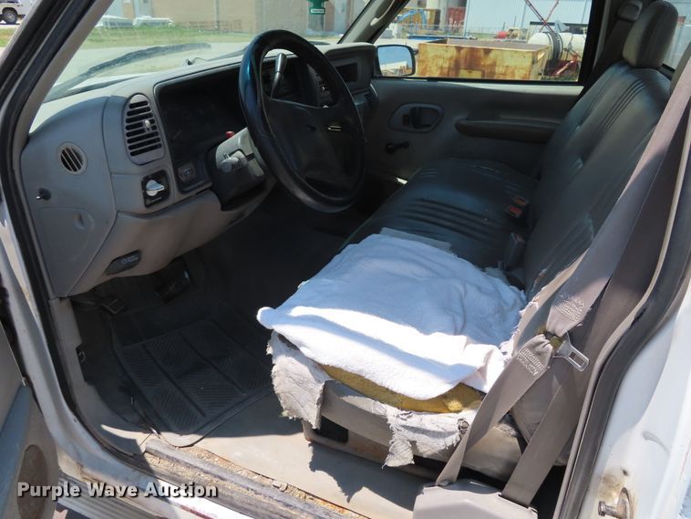 image for item DD6327 2000 Chevrolet C2500 utility bed pickup truck