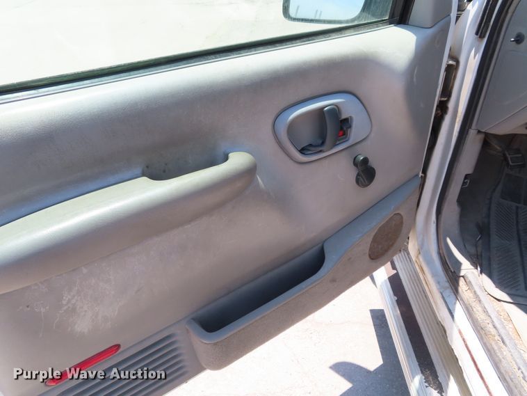 image for item DD6327 2000 Chevrolet C2500 utility bed pickup truck