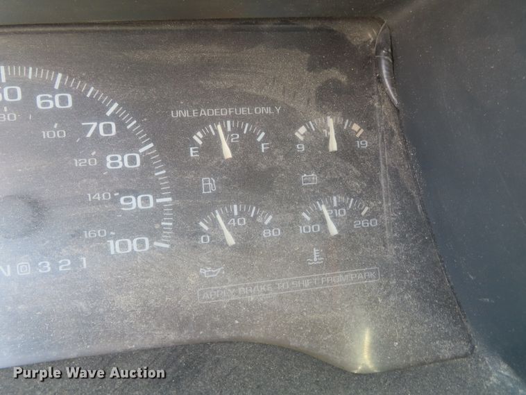 image for item DD6327 2000 Chevrolet C2500 utility bed pickup truck