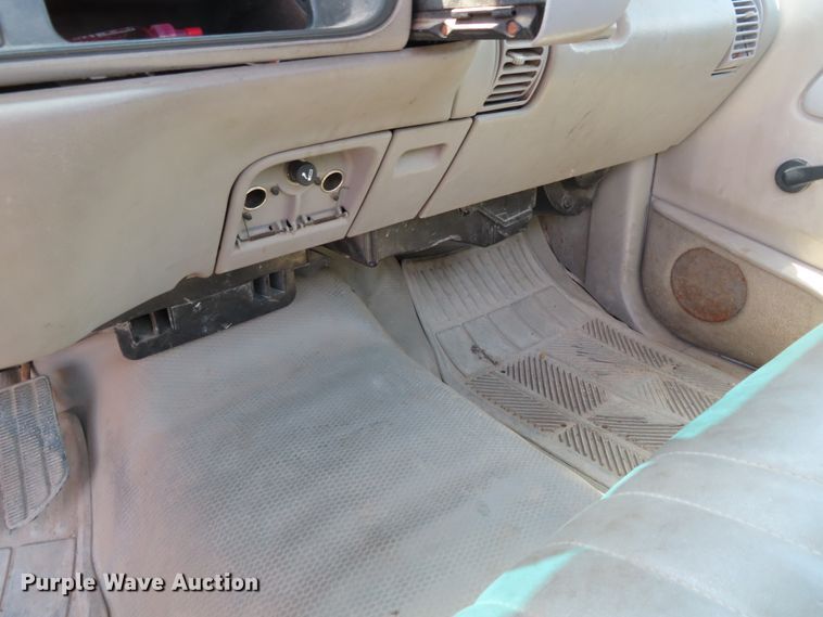 image for item DD6327 2000 Chevrolet C2500 utility bed pickup truck