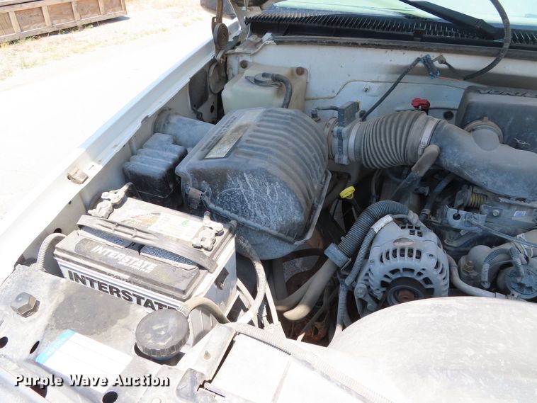 image for item DD6327 2000 Chevrolet C2500 utility bed pickup truck