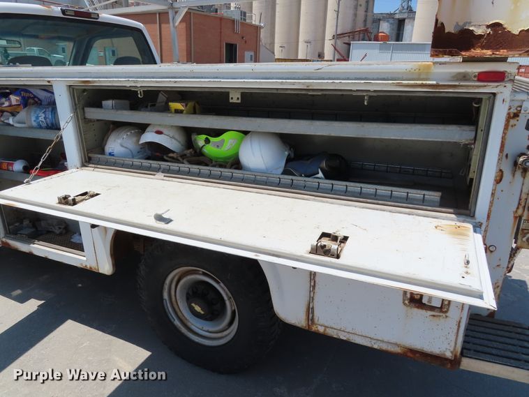 image for item DD6327 2000 Chevrolet C2500 utility bed pickup truck