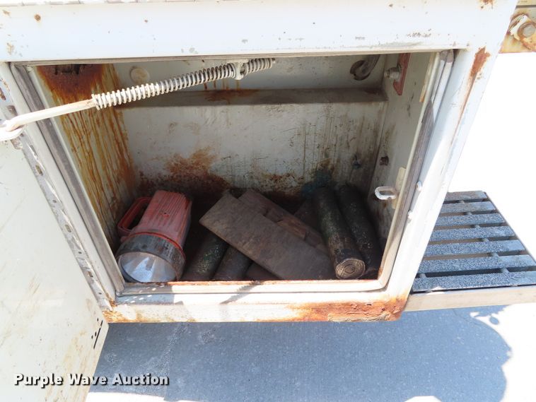 image for item DD6327 2000 Chevrolet C2500 utility bed pickup truck